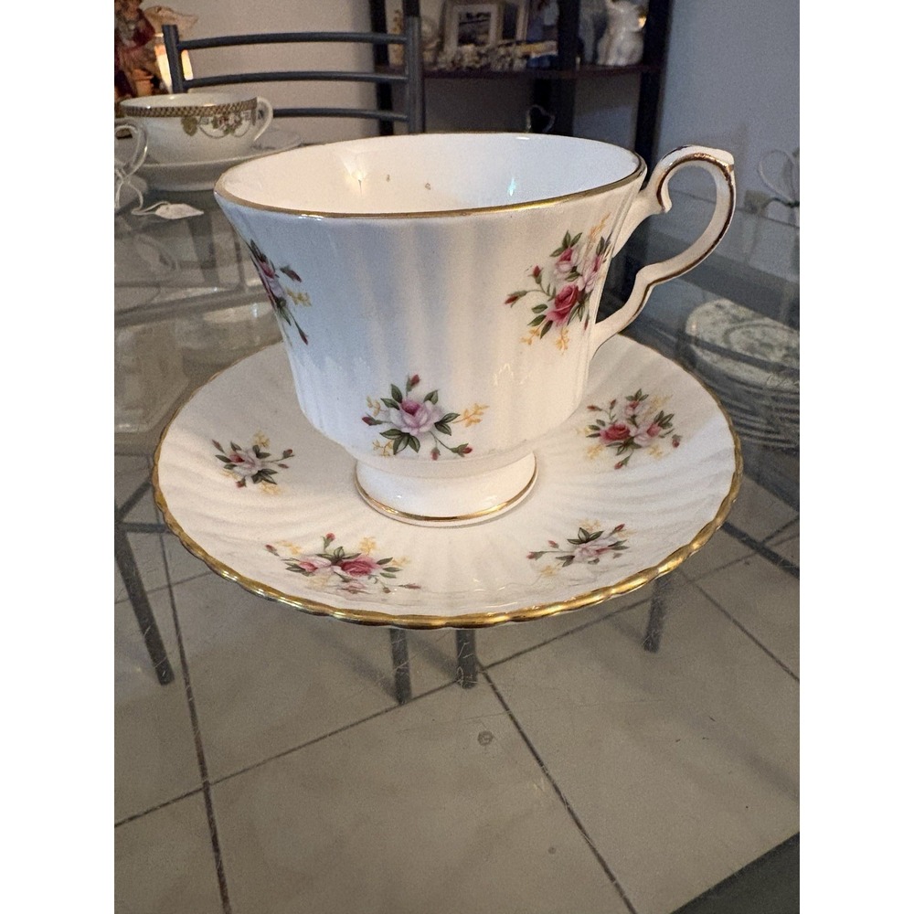 Vintage Royal Windsor Fine Bone China Teacup Saucer Pink Roses Gold Trim England